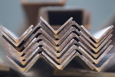 Metal profil açısı metal ürünlerin depodaki paketlerinde