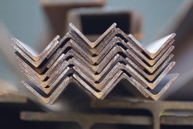 Metal profil açısı metal ürünlerin depodaki paketlerinde