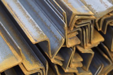 Metal profil açısı metal ürünlerin depodaki paketlerinde