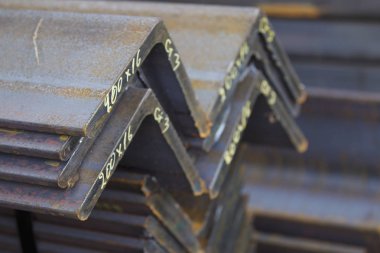 Metal profil açısı metal ürünlerin depodaki paketlerinde