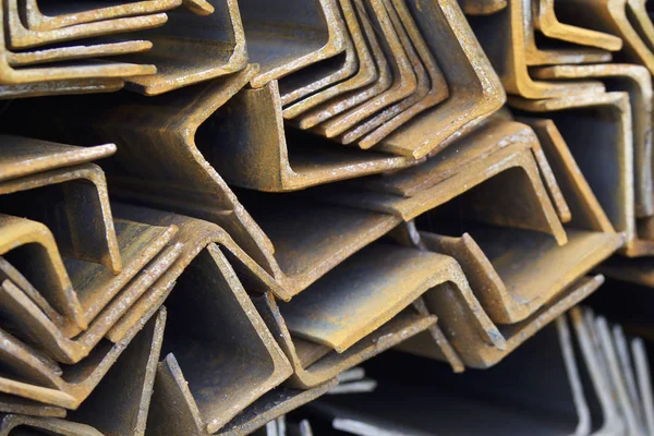 Metal profil açısı metal ürünlerin depodaki paketlerinde