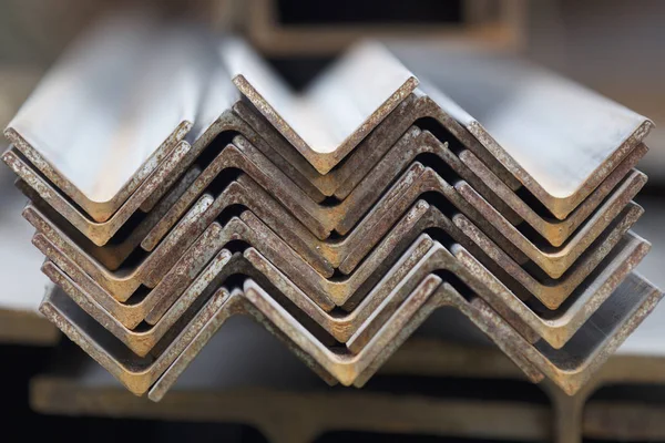 Metal profil açısı metal ürünlerin depodaki paketlerinde