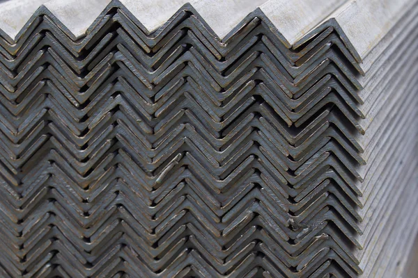 Metal profil açısı metal ürünlerin depodaki paketlerinde