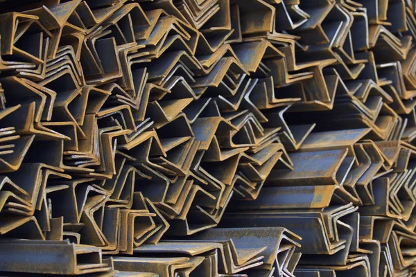 Metal profil açısı metal ürünlerin depodaki paketlerinde