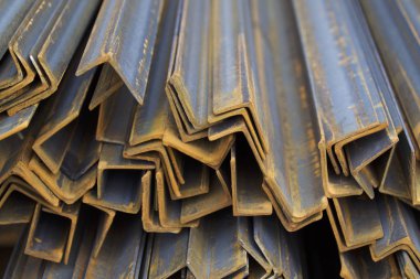 Metal profil açısı metal ürünlerin depodaki paketlerinde