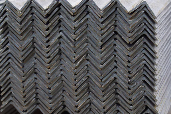 Metal profil açısı metal ürünlerin depodaki paketlerinde