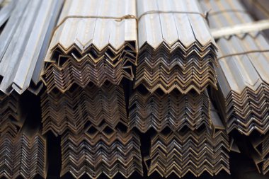 Metal profil açısı metal ürünlerin depodaki paketlerinde