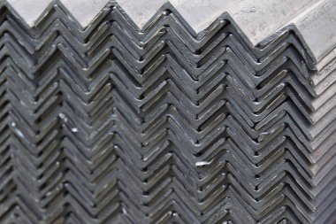 Metal profil açısı metal ürünlerin depodaki paketlerinde