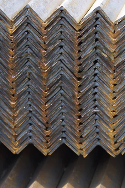 Metal profil açısı metal ürünlerin depodaki paketlerinde