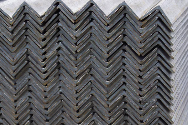Metal profil açısı metal ürünlerin depodaki paketlerinde