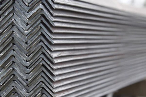 Metal profil açısı metal ürünlerin depodaki paketlerinde
