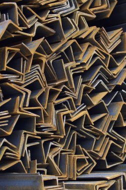 Metal profil açısı metal ürünlerin depodaki paketlerinde