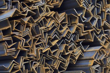 Metal profil açısı metal ürünlerin depodaki paketlerinde