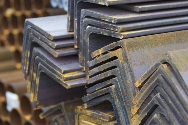 Metal profil açısı metal ürünlerin depodaki paketlerinde