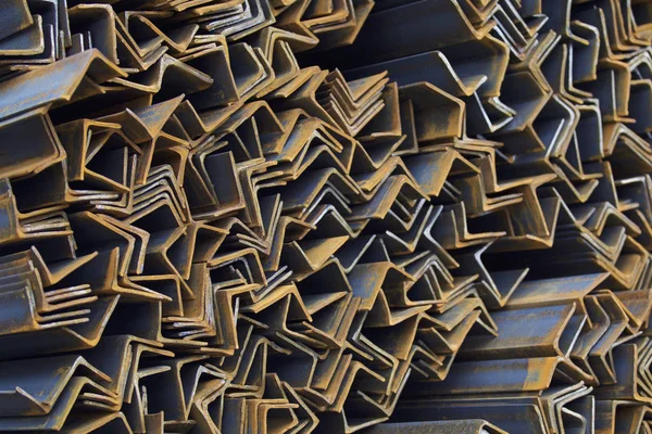 Metal profil açısı metal ürünlerin depodaki paketlerinde