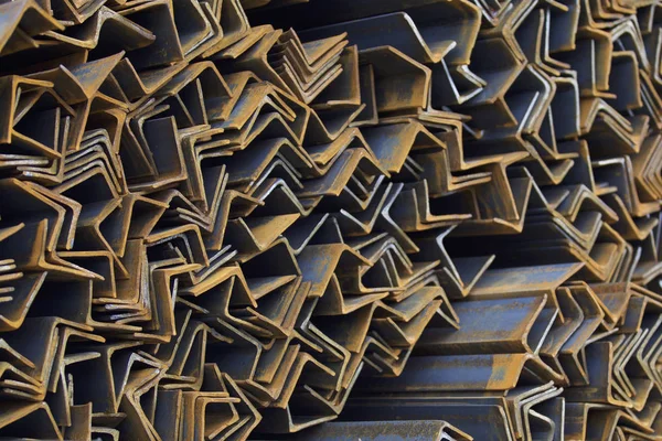 Metal profil açısı metal ürünlerin depodaki paketlerinde