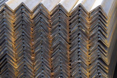 Metal profil açısı metal ürünlerin depodaki paketlerinde