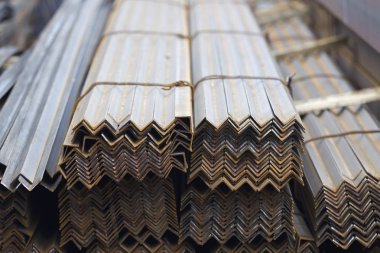 Metal profil açısı metal ürünlerin depodaki paketlerinde