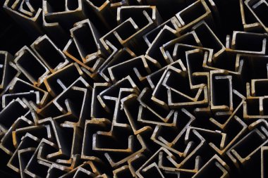 Metal profil kanal metal ürünlerin depodaki paketlerinde