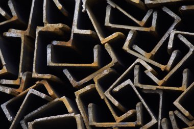 Metal profil kanal metal ürünlerin depodaki paketlerinde