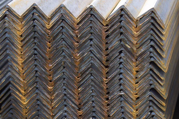 Metal profil açısı metal ürünlerin depodaki paketlerinde