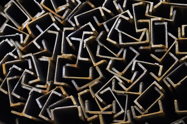 Metal profil kanal metal ürünlerin depodaki paketlerinde