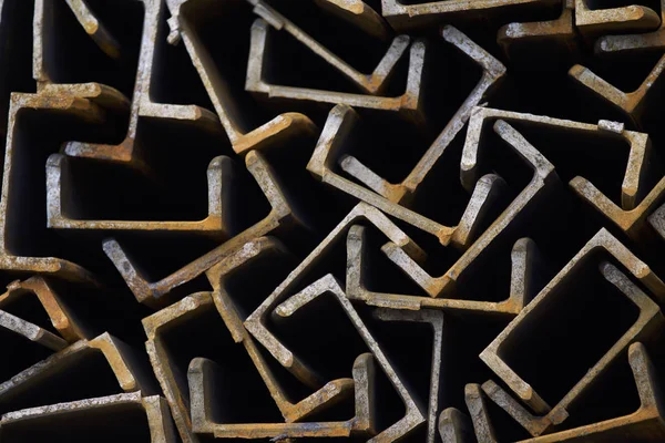 Metal profil kanal metal ürünlerin depodaki paketlerinde