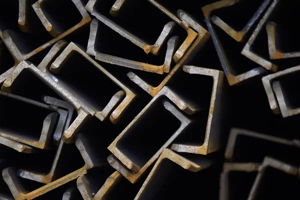 Metal profil kanal metal ürünlerin depodaki paketlerinde