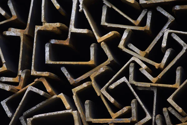 Metal profil kanal metal ürünlerin depodaki paketlerinde