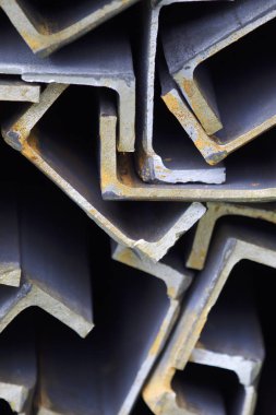 Metal profil kanal metal ürünlerin depodaki paketlerinde