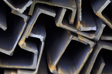 Metal profil kanal metal ürünlerin depodaki paketlerinde