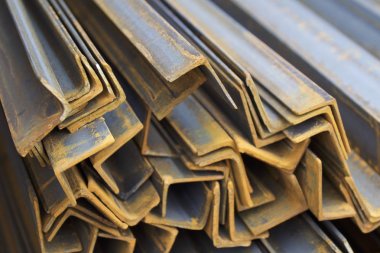 Metal profil açısı metal ürünlerin depodaki paketlerinde