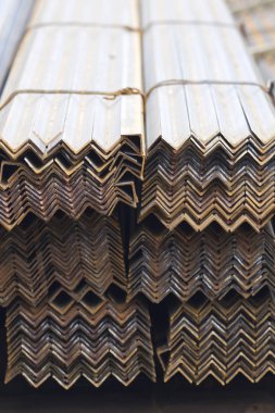 Metal profil açısı metal ürünlerin depodaki paketlerinde