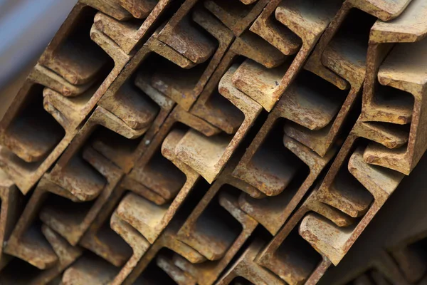 Metal profil kanal metal ürünlerin depodaki paketlerinde