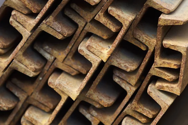 Metal profil kanal metal ürünlerin depodaki paketlerinde