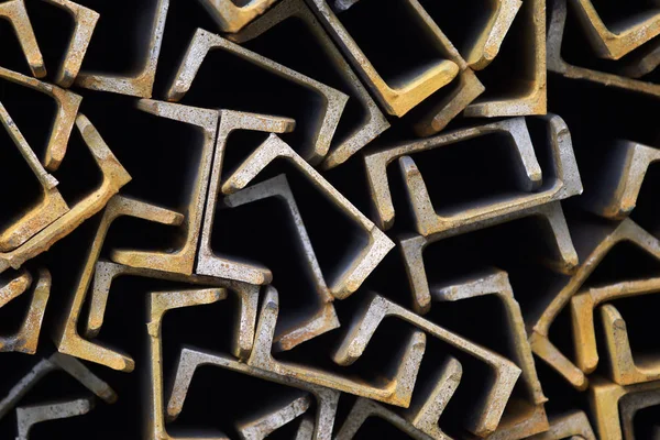 Metal profil kanal metal ürünlerin depodaki paketlerinde