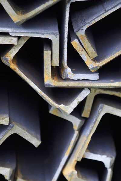 Metal profil kanal metal ürünlerin depodaki paketlerinde