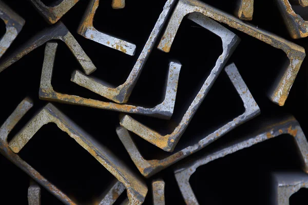 Metal profil kanal metal ürünlerin depodaki paketlerinde