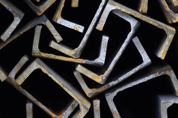 Metal profil kanal metal ürünlerin depodaki paketlerinde