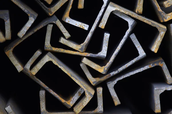 Metal profil kanal metal ürünlerin depodaki paketlerinde