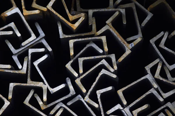 Metal profil kanal metal ürünlerin depodaki paketlerinde