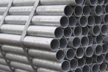 Metal profil boru yuvarlak bölümünde: paketleri depodaki metal ürünler, Rusya Federasyonu