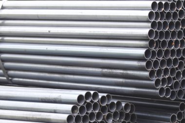 Metal profil boru yuvarlak bölümünde: paketleri depodaki metal ürünler, Rusya Federasyonu