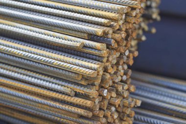 Paketlerine periyodik bir profille takviye çubukları Rusya metal ürünler depoda saklanır