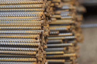 Paketlerine periyodik bir profille takviye çubukları Rusya metal ürünler depoda saklanır