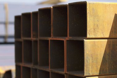 Metal ürünleri, Rusya depodaki paketlerine dikdörtgen kesit metal profil boru