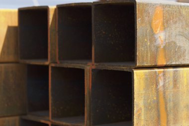 Metal ürünleri, Rusya depodaki paketlerine dikdörtgen kesit metal profil boru