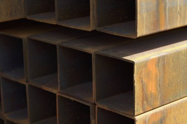 Metal ürünleri, Rusya depodaki paketlerine dikdörtgen kesit metal profil boru