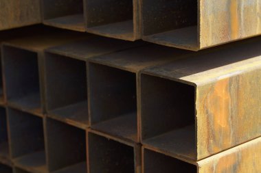 Metal ürünleri, Rusya depodaki paketlerine dikdörtgen kesit metal profil boru