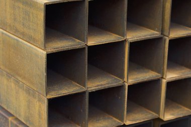 Metal ürünleri, Rusya depodaki paketlerine dikdörtgen kesit metal profil boru